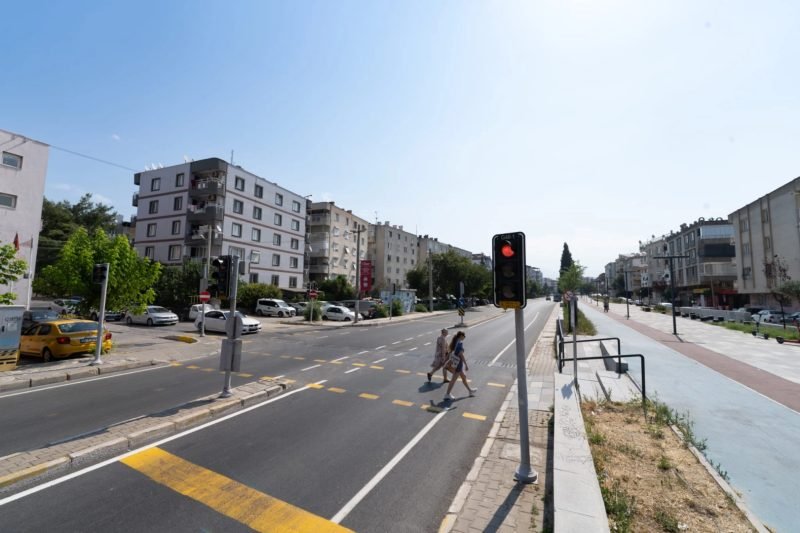 İzmir'de 6 Ayda 267 Km'lik Yol Yenilendi, Asfalt Miktarı Rekor Kırdı