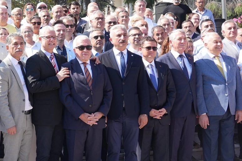 Bursa'da Siyasi Harita Yeniden Şekillendi: 6 Belediye Başkanı ve Meclis Üyeleri YENİ Parti'de