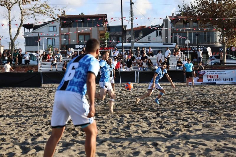 Kocaali Sahili'nde Plaj Futbolu Şampiyonası Tamamlandı: Kocaali Sahil Şampiyon Oldu