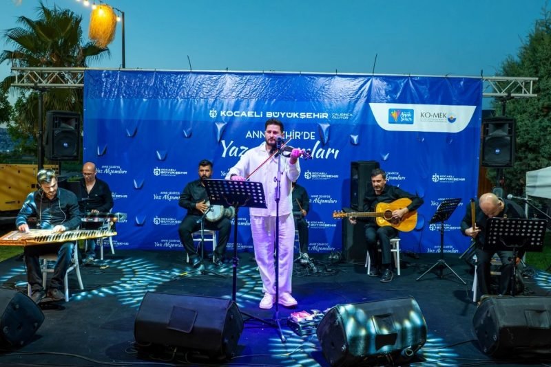 Kocaeli'nde Arabesk Şarkılarıyla Coşkulu Yaz Akşamı