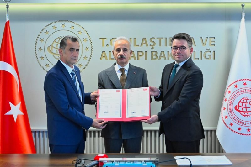 Türkiye'nin Yerli E5000 Elektrikli Lokomotifi Avrupa Standartlarını Karşıladı, İhracat Yolu Açıldı