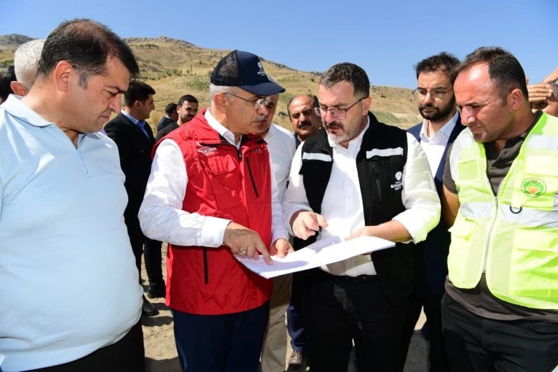 Başkan Er, Çamurlu'da Yapımı Süren Gençlik Merkezinde İncelemelerde Bulundu