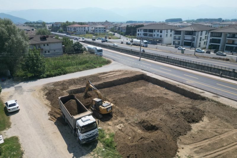 Akyazı'ya Değer Katacak Çok Amaçlı Sosyal Tesis İnşa Ediliyor