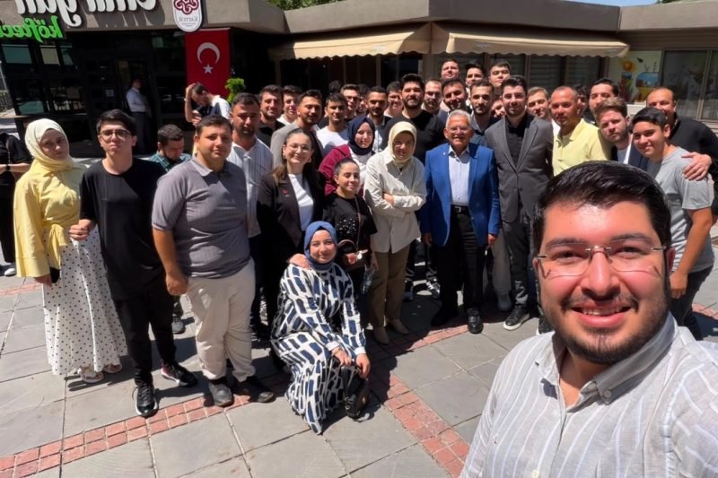 Başkan Büyükkılıç'tan Gençlere: "Türkiye Yüzyılı'nı Birlikte İnşa Edeceğiz"