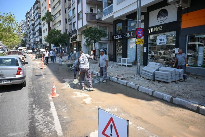 Bornova'da Mustafa Kemal Caddesi Kaldırım Yenileme Projesinde İkinci Etap Başladı