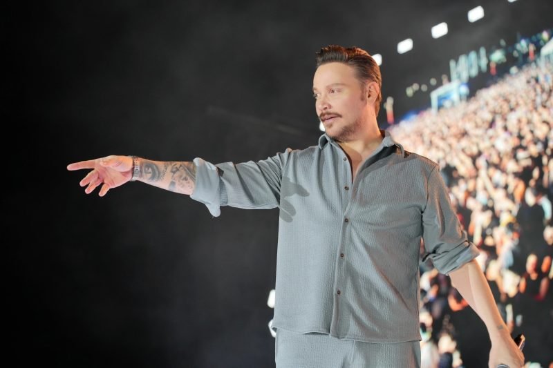 Sinan Akçıl, Erzurum Kültür Yolu Festivali'nde Enerjik Bir Performans Sergiledi