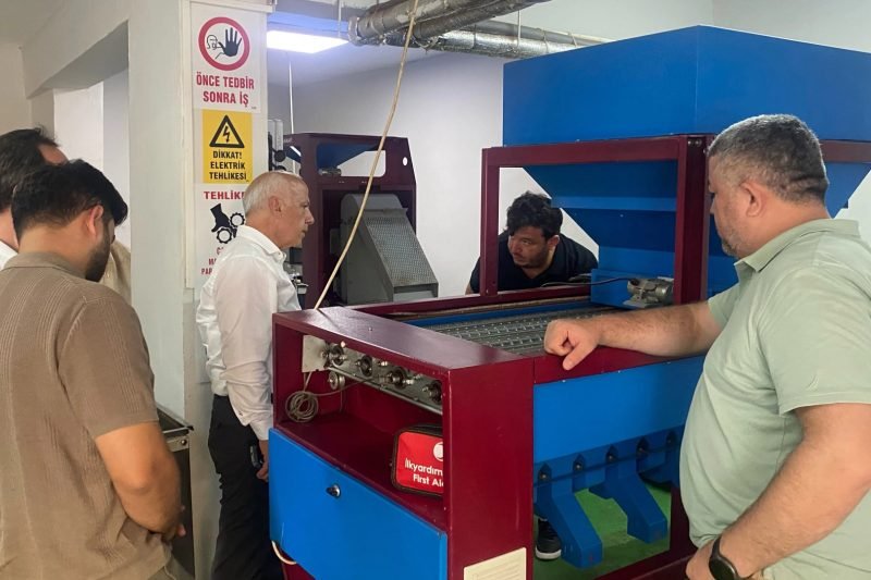 Artvin Ticaret Borsası Heyeti, Murgul'daki Fındık Üretim Tesisi Sahibi Kardeşleri Ziyaret Etti