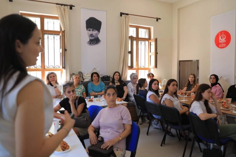 Keçiören'de Ebeveynlere Çocuk Gelişimi ve İletişim Semineri