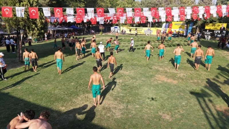26 Yıl Sonra Yeniden Başlayan Karakucak Güreşleri Büyük İlgi Gördü