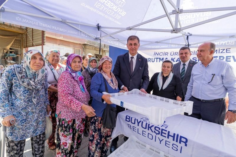 İzmir'de İncir Üreticilerine 10 Bin Kurutma Kasası Desteği
