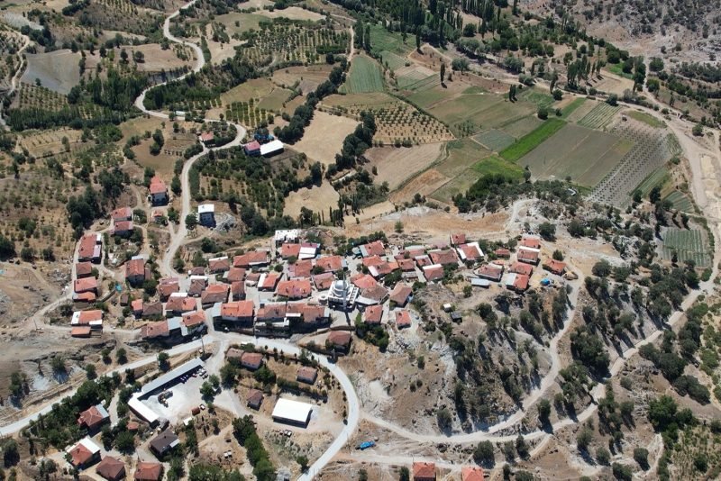 Manisa'da 13 Mahalleye Bağlanan 45 Kilometrelik Yol Yenileniyor