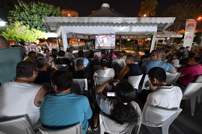 Mersin'de Engelsiz Yaşam Parkı'nda Açık Hava Sineması Keyfi