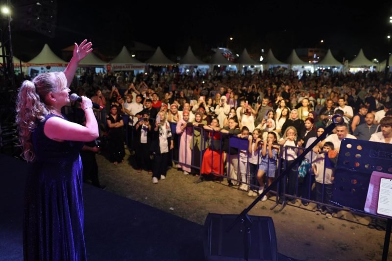 Sakarya Millet Bahçesi'nde Karadeniz Rüzgarı Esti: Kültür, Müzik ve Lezzet Bir Arada