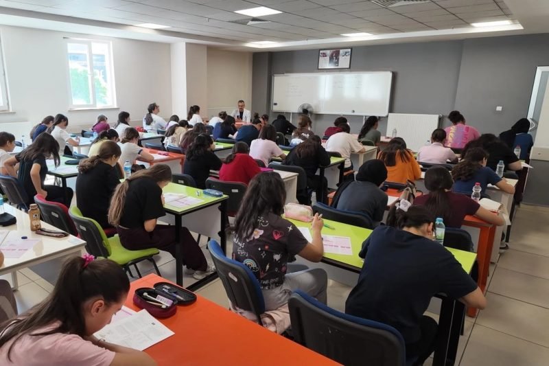 KAYMEK, Öğrencilere Ücretsiz Eğitim ve Deneme Sınavlarıyla Destek Oluyor