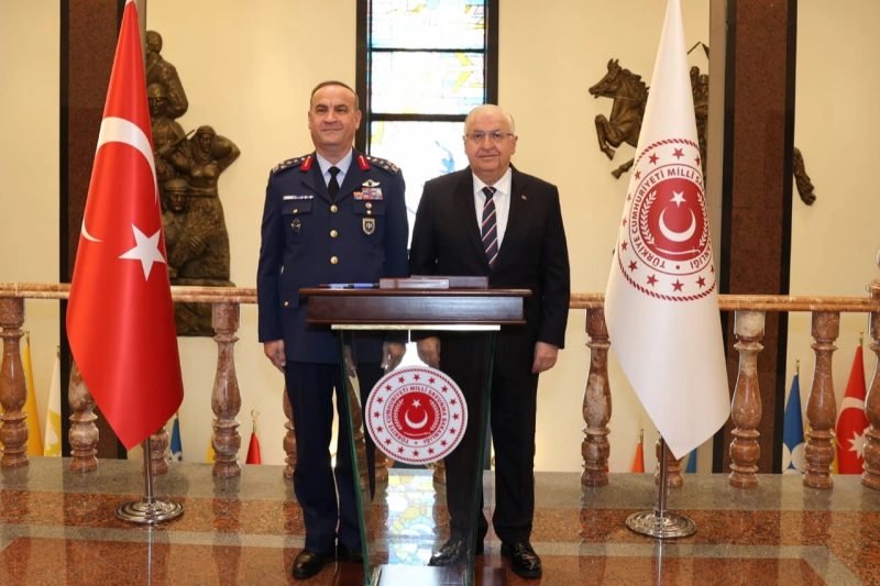 Milli Savunma Bakanı Yaşar Güler, Hava Kuvvetleri Komutanı Orgeneral Rafet Dalkıran ile Bir Araya Geldi