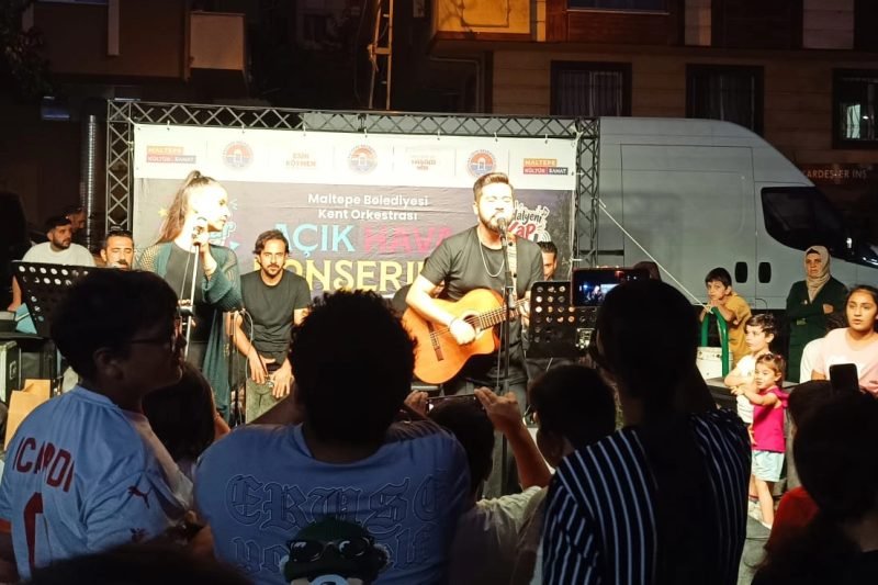 Maltepe'de Yaz Akşamları 90'lar Rüzgarıyla Esiyor