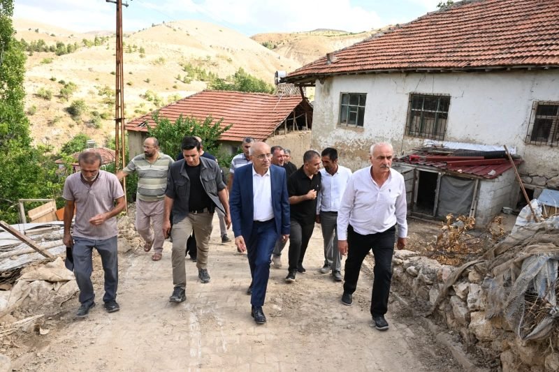 Başkan Er, Sel Felaketinin Vurduğu Hekimhan'da Vatandaşlarla Buluştu