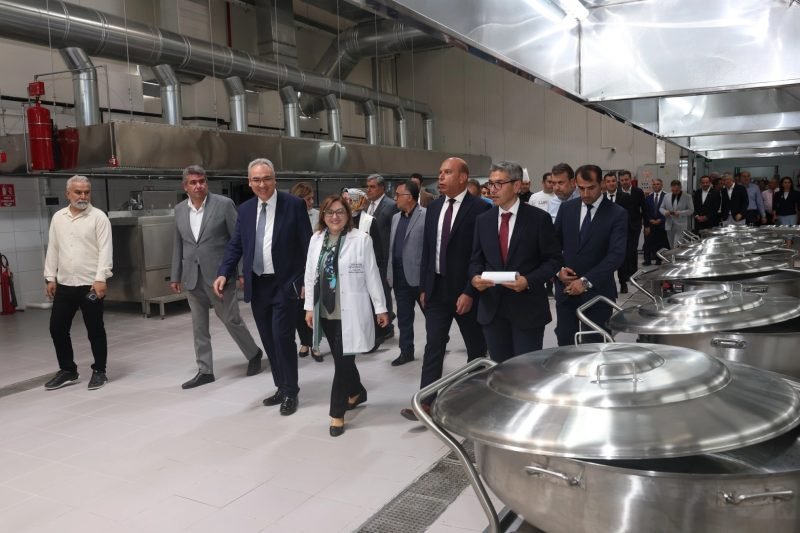 Gaziantep'te Günlük 50 Bin Kişilik Kapasiteli Modern Aşevi Açıldı