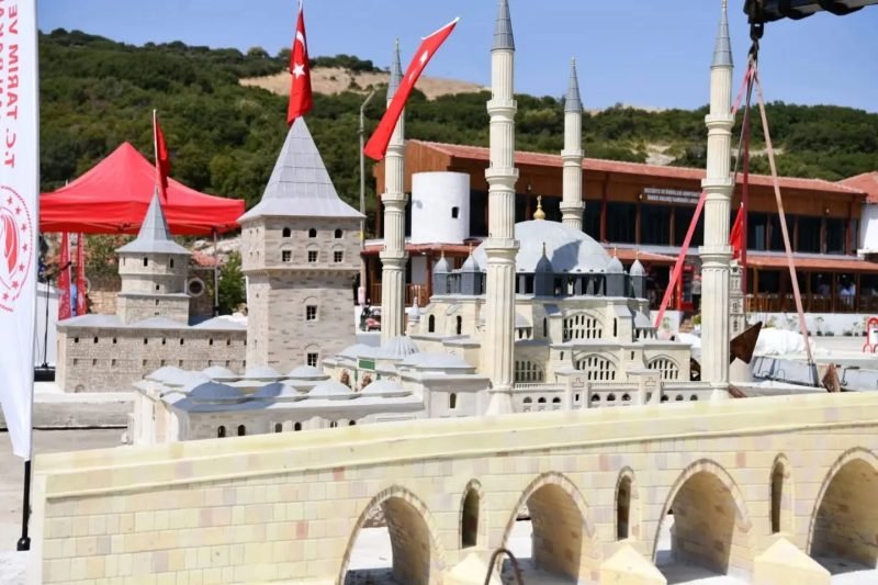 Saros Körfezi'nde Tarihi Yapılarla Yapay Resif Projesi Deniz Yaşamını Destekliyor