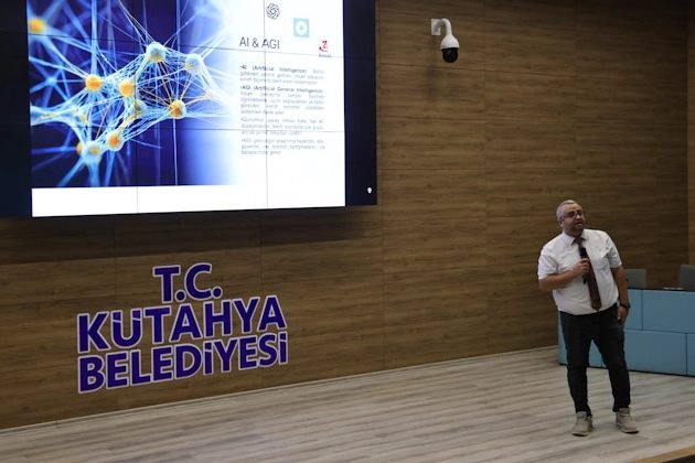 Kütahya Belediyesi Personeline Dijital Dönüşüm ve Yapay Zeka Eğitimi Verildi