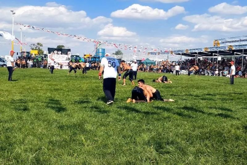 İpsala Yağlı Güreşleri'nde Başpehlivan Erkan Taş Oldu