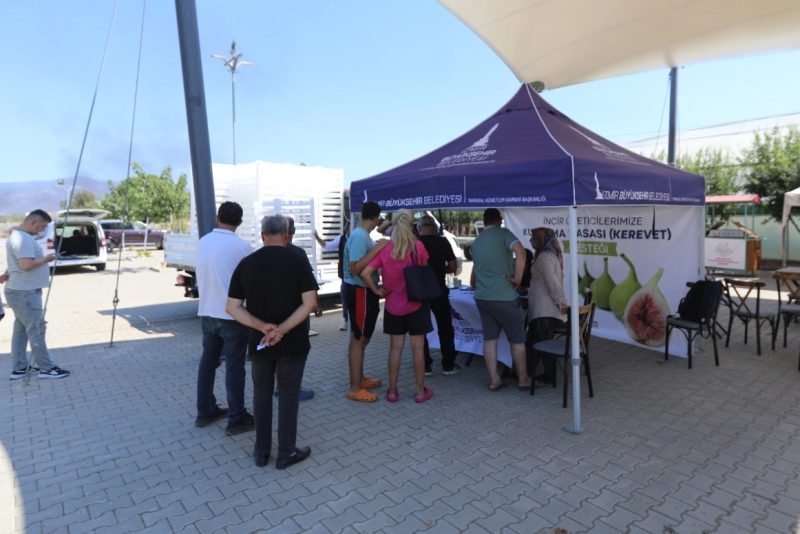 İzmir Büyükşehir Belediyesi, Efes Selçuklu İncir Üreticilerine Kurutma Kasası Desteği Sağladı