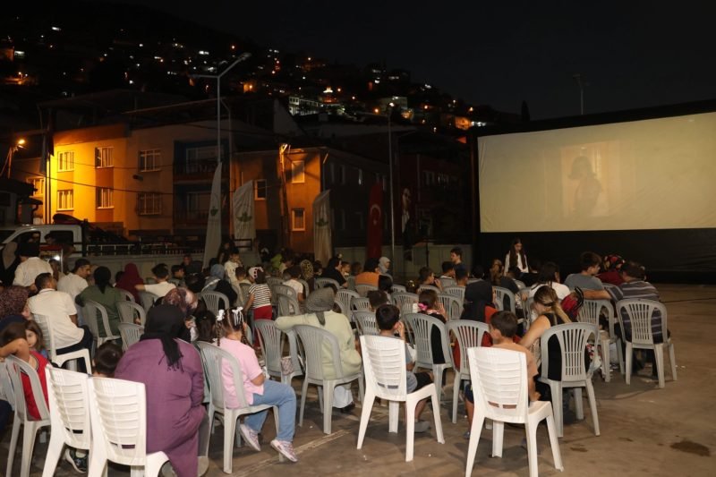 Osmangazi'de Açık Hava Sineması Yaz Akşamlarına Neşe Kattı