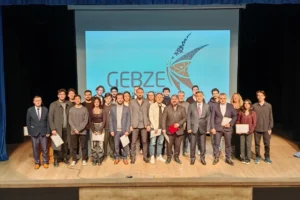 Gebze Teknik Üniversitesi'nden 131 kişilik ekip Çanakkale ruhunu sanatla yaşattı