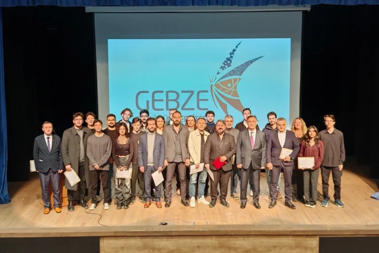 Gebze Teknik Üniversitesi'nden 131 kişilik ekip Çanakkale ruhunu sanatla yaşattı