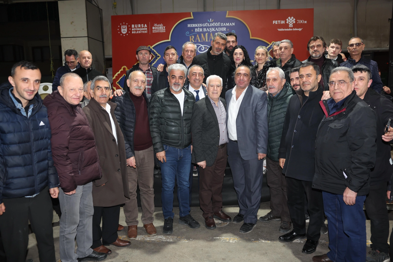 Bursa Büyükşehir Belediyesi'nin Osmangazi'de kurduğu iftar sofrası