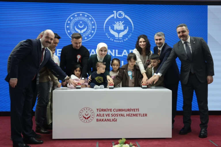 Kamuya atanan şehit ve gazi yakınları ile yeni tanıtım kartı uygulaması