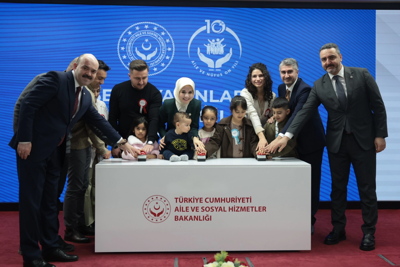 Kamuya atanan şehit ve gazi yakınları ile yeni tanıtım kartı uygulaması