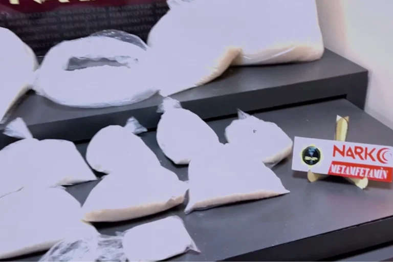 Türkiye genelinde uyuşturucu operasyonunda ele geçirilen maddeler ve zanlılar