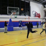 Ankara Büyükşehir Belediyesi'nin düzenlediği 90'lar sokak oyunları etkinliğinde bir araya gelen gençler