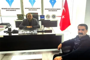 Sanatçı Mehmet Agıri, Ağrı'da Dengbej Evi kurulması çağrısında bulunuyor.