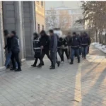 Ağrı'da yasa dışı bahis operasyonunda gözaltına alınan şüpheliler