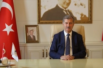 Ağrı İbrahim Çeçen Üniversitesi Kurumsal Akreditasyon logosu ve binası