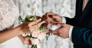 Aile ve Gençlik Fonu logosu ve genç çiftleri temsil eden görsellerle birlikte 10 milyar TL destek vurgusu yapan afiş