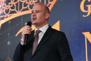 AK Parti Genel Başkan Yardımcısı Ömer İleri, kripto varlık kanunuyla ilgili açıklama yapıyor.