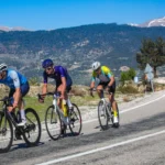 AKRA Gran Fondo Antalya'da 'Yeşil Gelecek' temasıyla bisikletçiler Kemer'de yarışıyor.