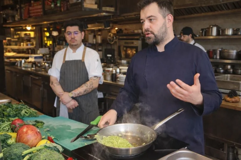 Alanya Belediyesi'nin sıfır atık mutfak atölyesi etkinliğinden bir kare