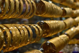 Bayramın üçüncü gününde altın fiyatları geriledi, gram altın ve ons altın son durumu gösteren grafik