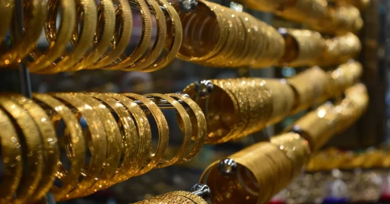 Bayramın üçüncü gününde altın fiyatları geriledi, gram altın ve ons altın son durumu gösteren grafik