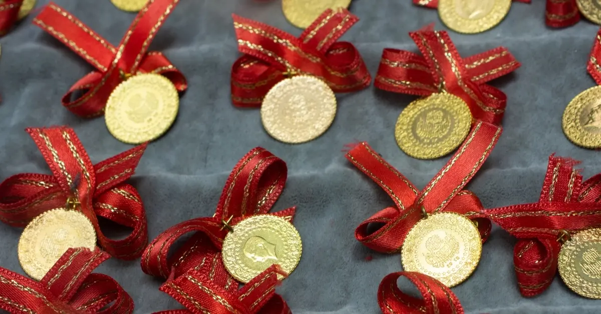 Gram altın fiyatları düşüş sonrası toparlanarak yükselişe geçti, yatırımcılar dikkatle takip ediyor.