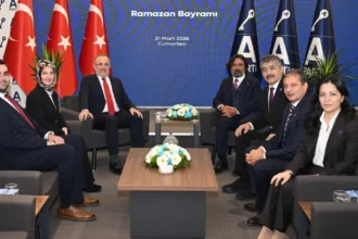 Anahtar Parti ve AK Parti yöneticileri bayramlaşma ziyareti sırasında bir araya geldi.