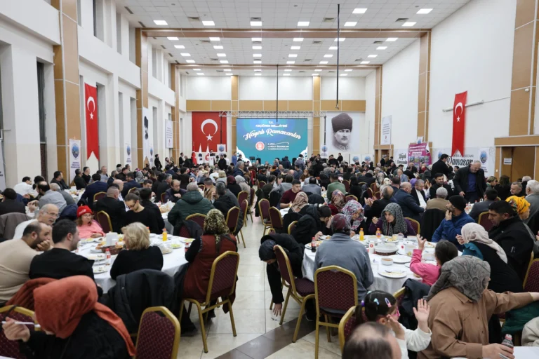 Keçiören Belediye Başkanı Mesut Özarslan, Ankara'da yaşayan Doğu Karadenizlilerle iftar programında buluştu.