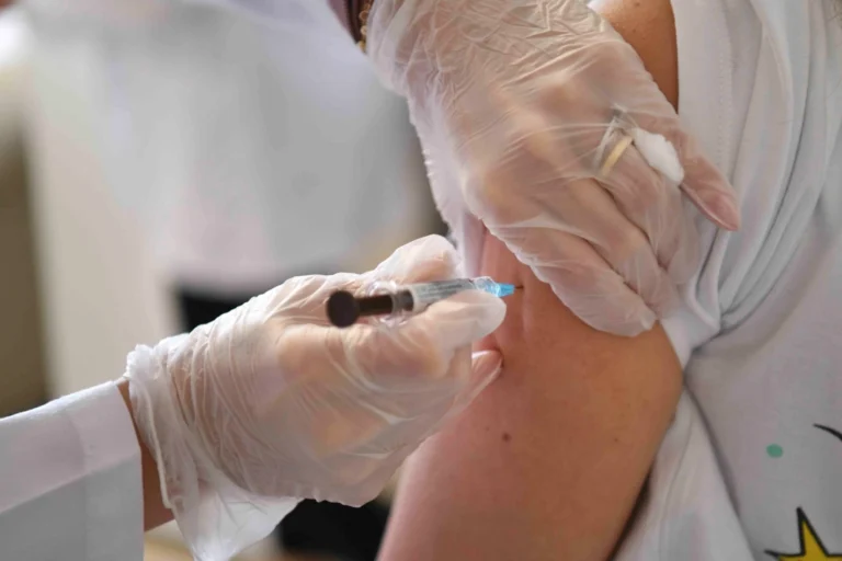 Ankara Büyükşehir Belediyesi'nin örnek HPV aşı uygulaması devam ediyor