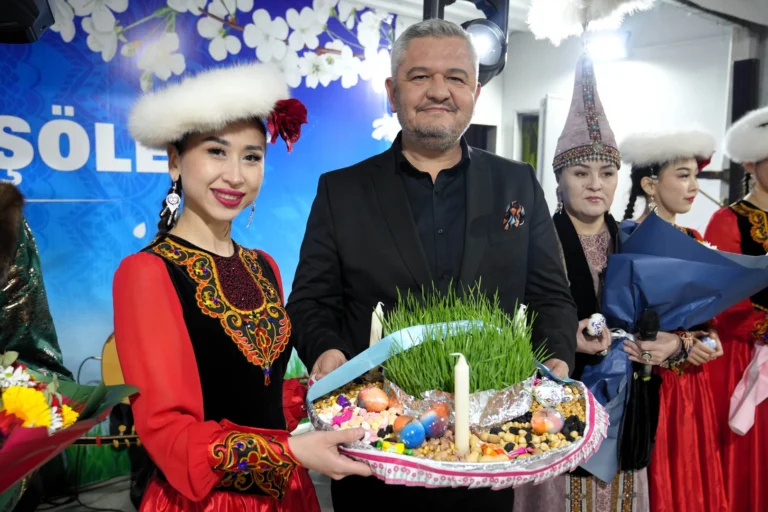 Keçiören'de düzenlenen uluslararası bahar şöleni