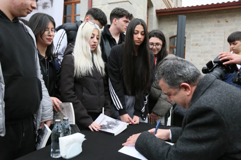 Keçiören'de Kütüphaneler Haftası kapsamında düzenlenen Çanakkale söyleşisi