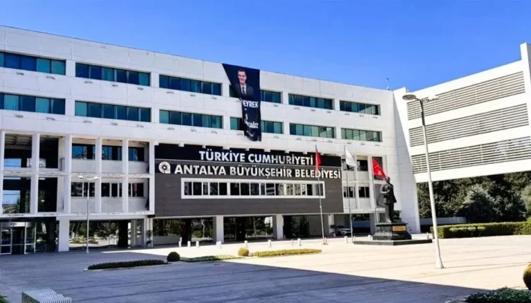 Antalya Büyükşehir Belediyesi'nde rüşvet ve yolsuzluk iddialarına ilişkin dava dosyası